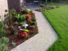 Gartengestaltung: Pflasterweg im Garten